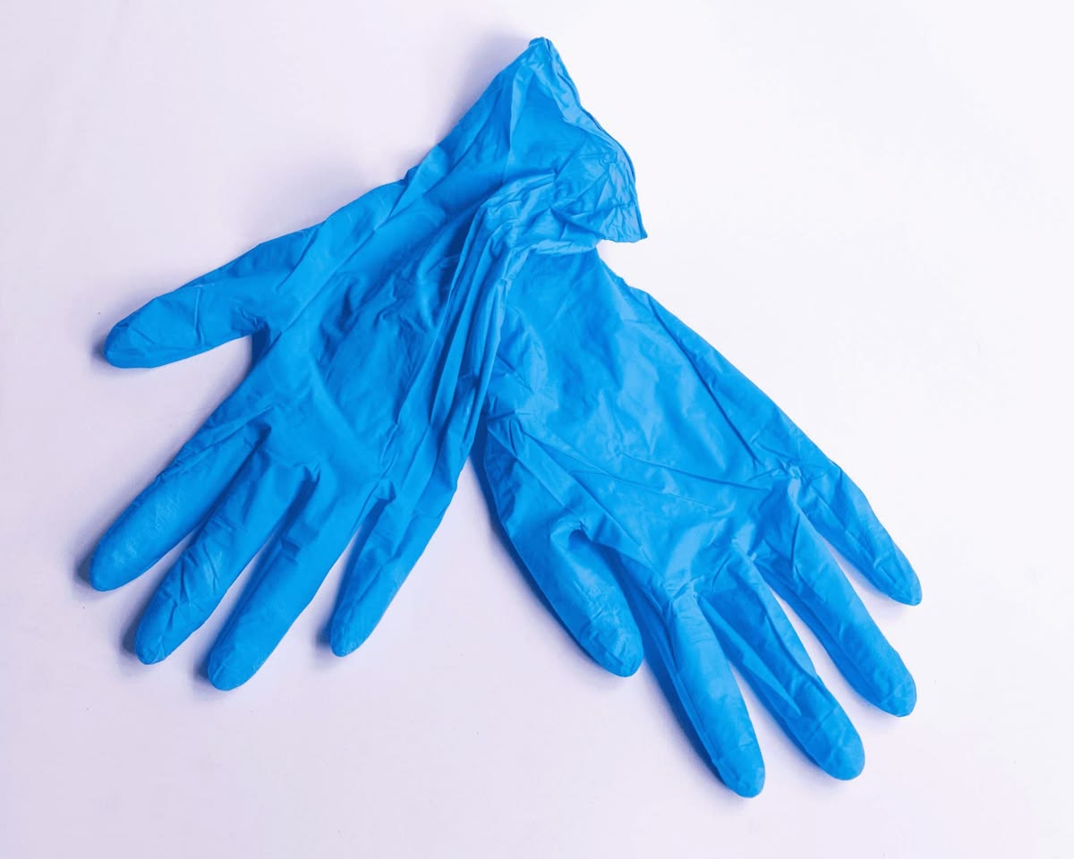 5 Disposable Nitrile Examination Gloves. - Image 1